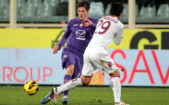 Stevan Jovetic (F), Nicolas Burdisso (R) - Fiorentina-Roma - Italy Cup