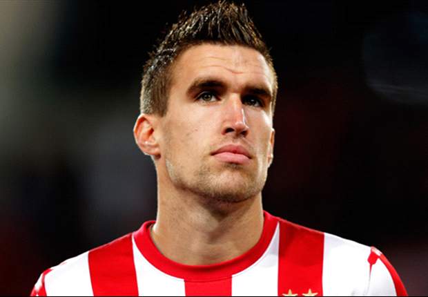 Strootman happy to bide time over move