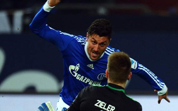 FC Schalke 04 v Hannover 96 - Bundesliga
