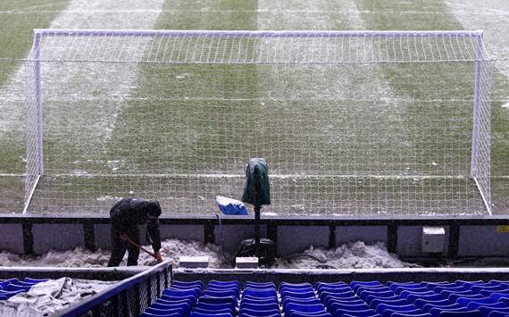 Tottenham v Manchester United passes pitch inspection