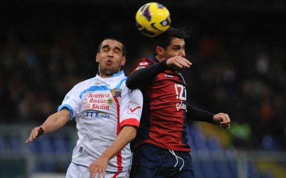 Marco Borriello against Giuseppe Bellusci - Genoa-Catania