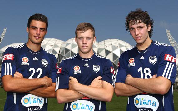 Makarounas [left], with fellow new Victory signings Scott Galloway [centre] and Francesco Stella [right].