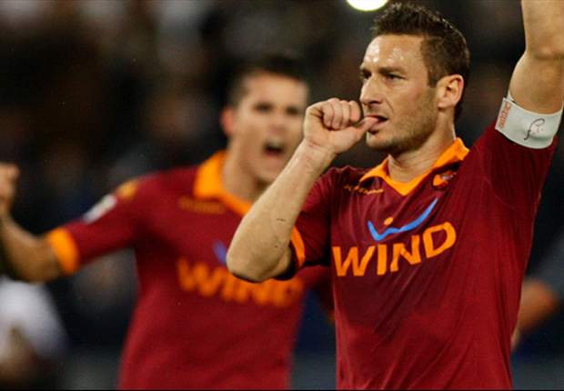 Totti e la Roma ancora (e ancora) insieme, Baldini conferma: "Sta meritando il rinnovo sul campo. Torosidis? Acquisto necessario"