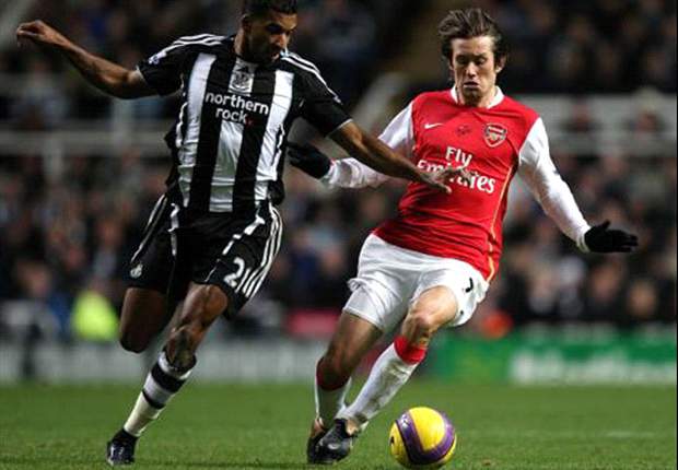 Wenger Hopeful Rosicky Will Return By Christmas