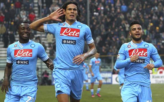 Edinson Cavani Tepis Rumor Real Madrid & Barcelona