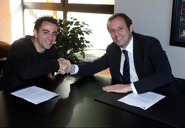 Xavi signs new Barcelona deal until 2016