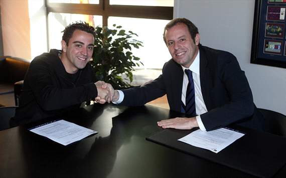 xavi signs new contract