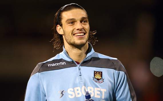Kevin Nolan Berharap Andy Carroll Bertahan