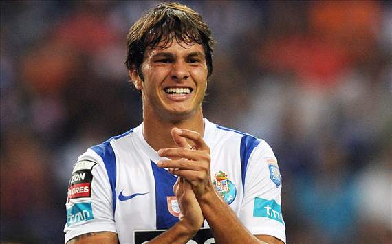 Palmeiras sign Porto's Kleber on six-month loan deal