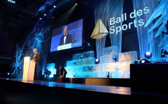 Mercedes-Benz unterstützt Ball des Sports