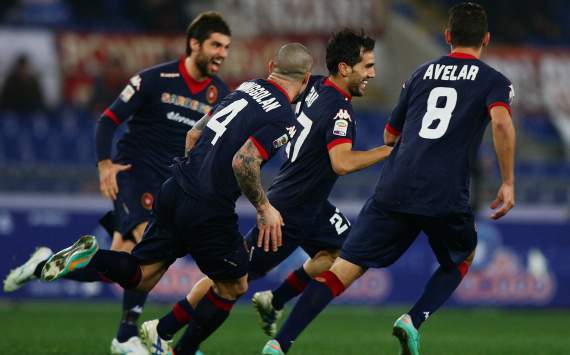 Cagliari celebrates against Roma