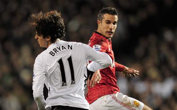EPL - Manchester United v Fulham, Bryan Ruiz and Robin van Persie
