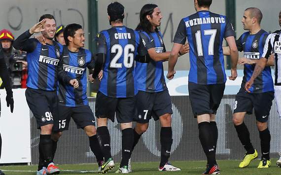 Inter celebrating vs Siena