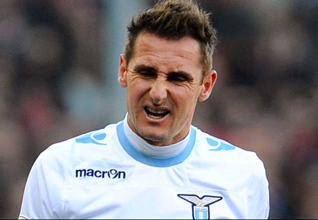 Knee injury rules Klose out of Germany clash with France