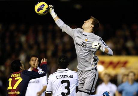 Arsenal buckle over Guaita price