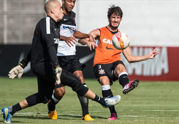 Pato scores on Corinthians debut