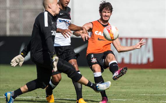 Pato scores on Corinthians debut