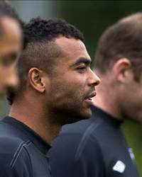Hodgson considering Rooney as England captain in Gerrard's absence
