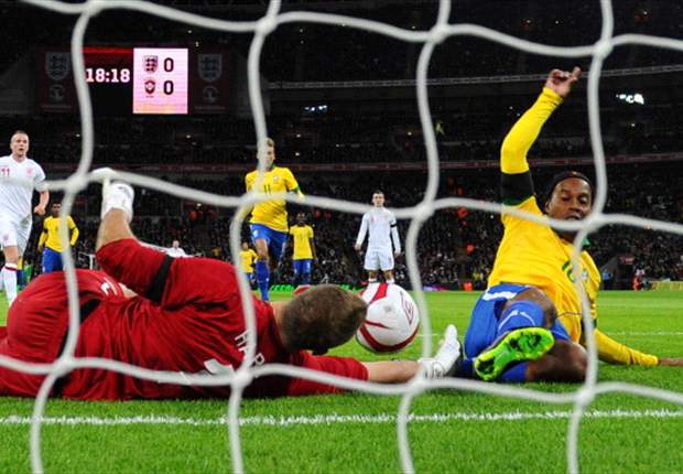 Ronaldinho says Hart's tactics led to missed penalty