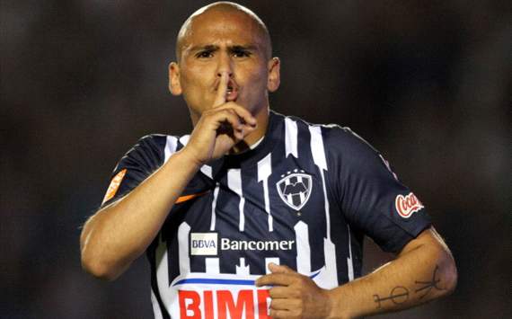 Suazo se retirará al terminar contrato con Colo-Colo. Suazo se retirará al terminar contrato con Colo-Colo.