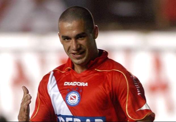Impact sign Argentinean forward Andrés Romero
