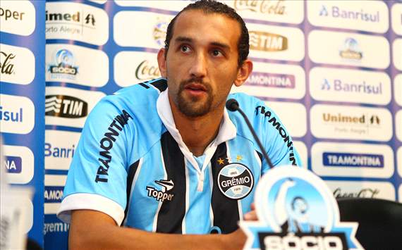 Barcos aparece no BID e pode estrear pelo Grêmio nesta quinta