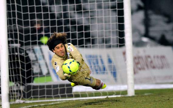 Guillermo Ochoa acepta interés del Liverpool