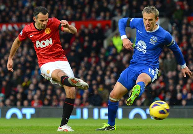 Giggs tips Manchester United for title as lead over City increases to 12 points