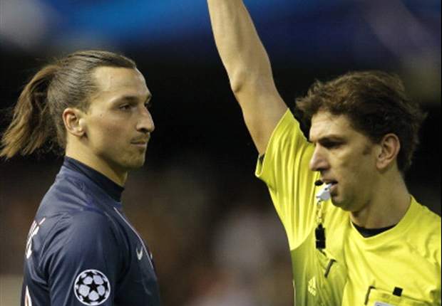 Raiola: 'Árbitro merece ser banido pelo cartão vermelho a Ibrahimovic'