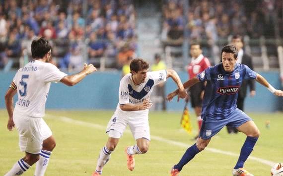 Emelec llegó a tierra uruguaya