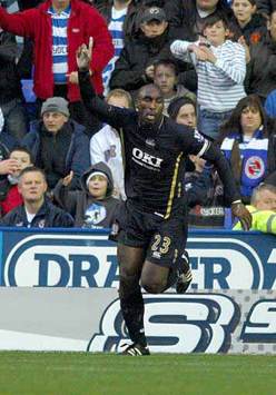 EPL:  Sol Campbell, Reading - Portsmouth  (PA)