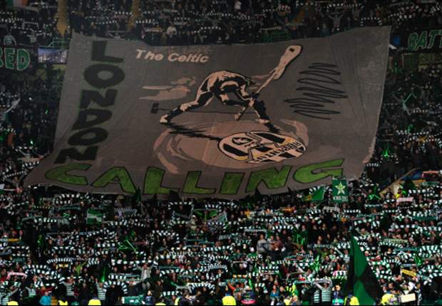 A Celtic Park è sfida di cori e striscioni, ed è una gara a chi fa peggio tra juventini e scozzesi... "Se saltelli muore Balotelli", "Rubentus!"