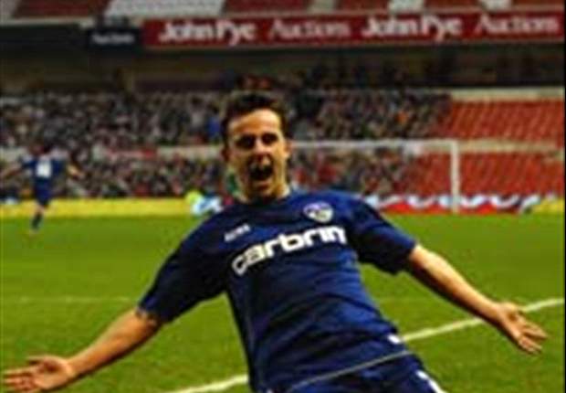 Oldham striker Baxter excited for Everton reunion