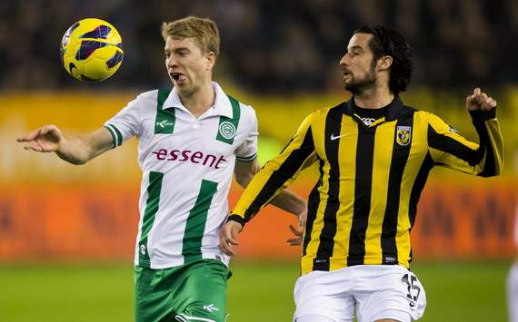 Vitesse - FC Groningen, Michael de Leeuw vs. Simon Cziommer