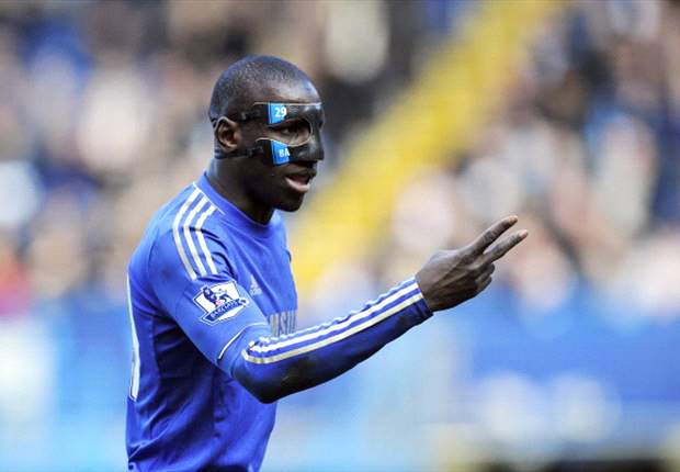 Demba Ba pronto para garantir vaga de titular no Chelsea