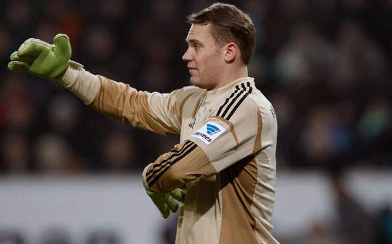 Bayern Munich goalkeeper Neuer set to wear four-fingered glove against Arsenal