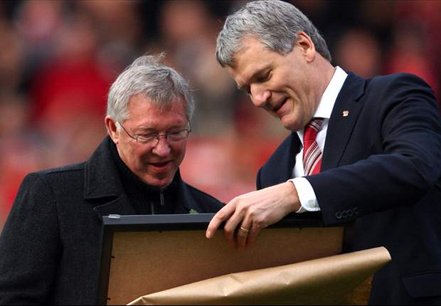 Sir Alex Ferguson backs David Gill for success at Uefa