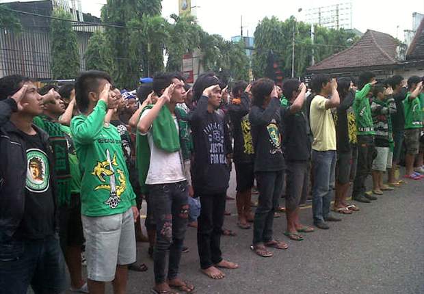 Police arrests 146 die-hard Persebaya Surabaya fans for vandalism