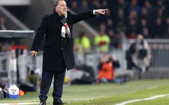Advocaat geeft zich gewonnen in titelstrijd