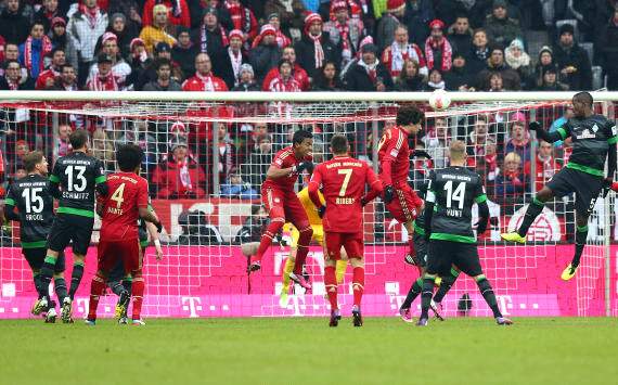 Bayern's Martinez scores vs Werder Bremen