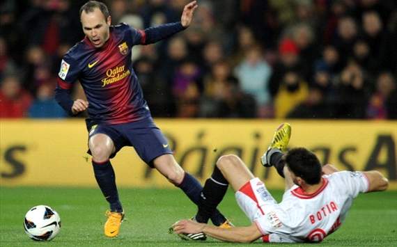 Andrés Iniesta, Alberto Botía - FC Barcelona v Sevilla