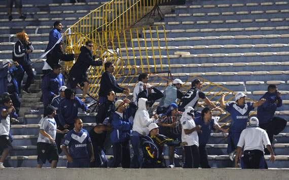 Balas de goma y corridas fuera del Centenario