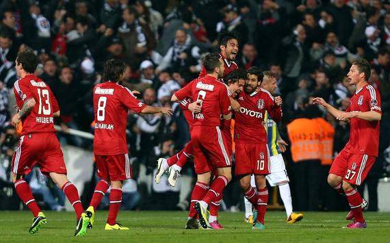 STSL: Besiktas players celebrating a goal