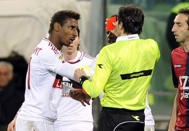 Milan in dieci e in difficoltà, Constant fa mea culpa: "Chiedo scusa per il rosso, ho sbagliato"
