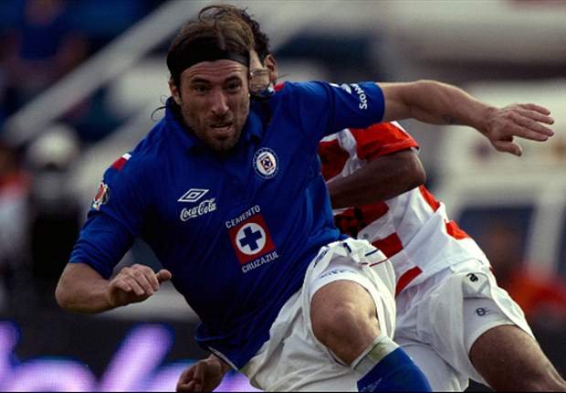 Memo Vazquez on the ropes at Cruz Azul