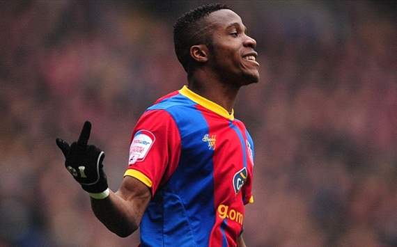 Manchester United loan star Zaha apologises for showing Leeds fans middle finger