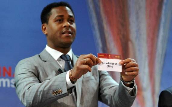 Patrick Kluivert: „Das Feld im Camp Nou ist wie ein Billardtisch“