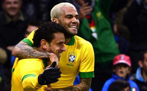 Italia và Brazil cống hiến bữa tiệc bàn thắng