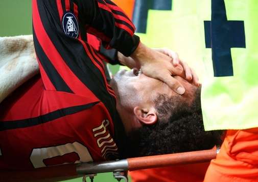 Ronaldo esce in barella dopo l'infortunio al ginocchio (Foto Grazia Neri)