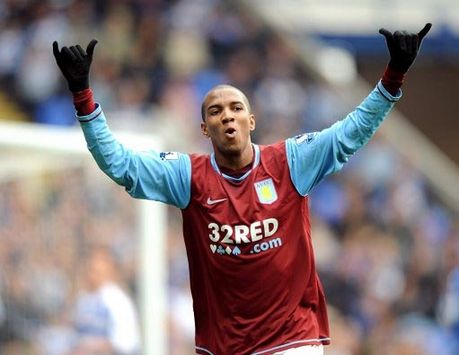 EPL: Ashley Young, Reading - Aston Villa (PA)